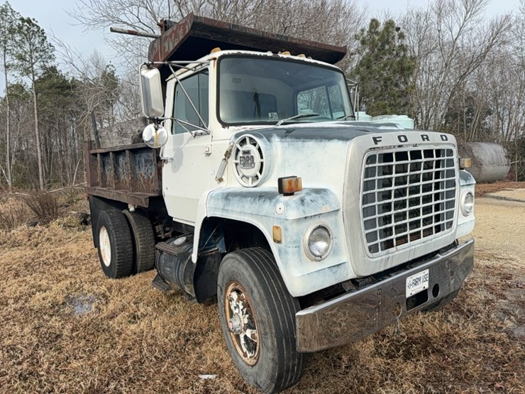 1982-ford-8000-image-3