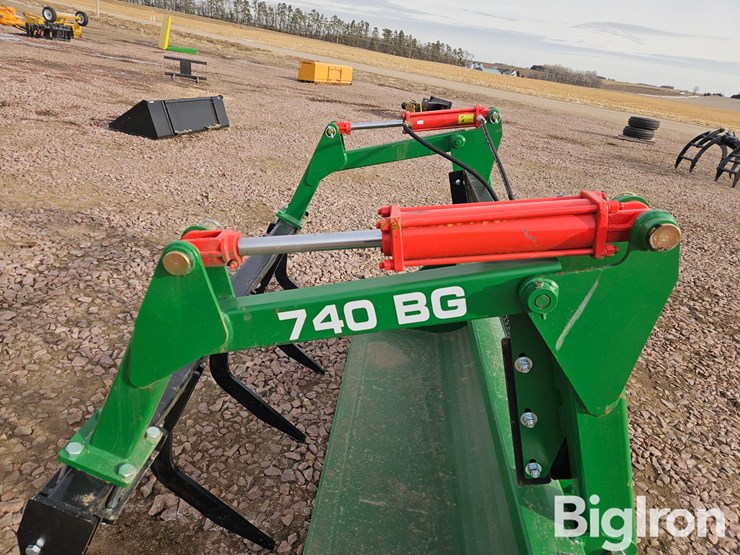 2025-john-deere-740-image-11