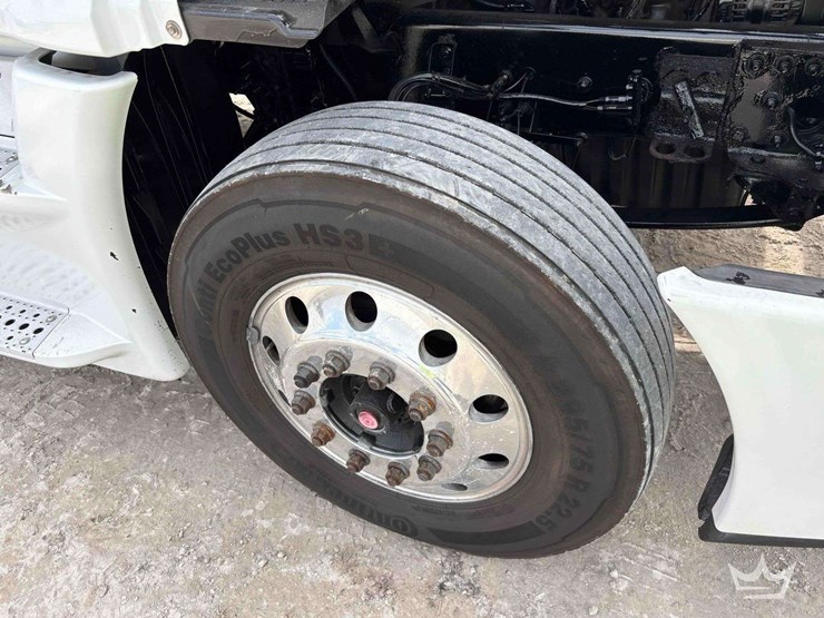 2014-freightliner-cascadia-125-image-34