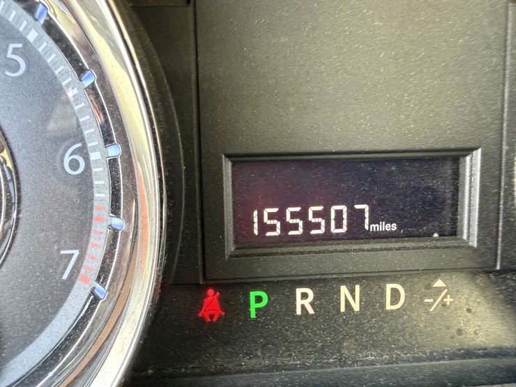 2015-chrysler-town-&-country-image-5