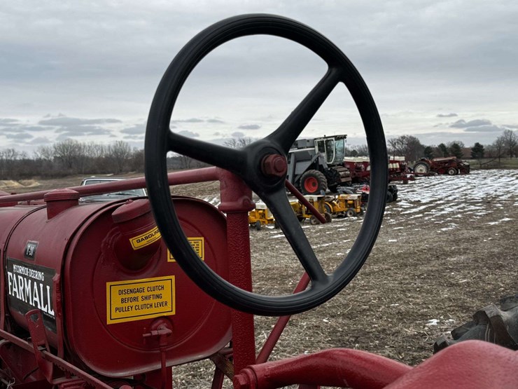 farmall-f-20-narrow-front-on-rubber-image-46