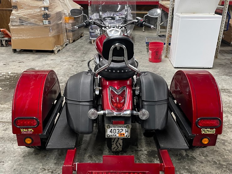 #1010-•-2011-yamaha-v-star-950-tourer-motorcycle-with-trike-kit-(has-wi-title)-image-6