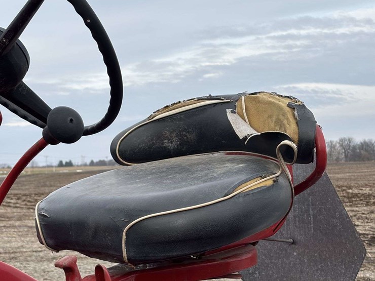 farmall-560-wide-front-image-58