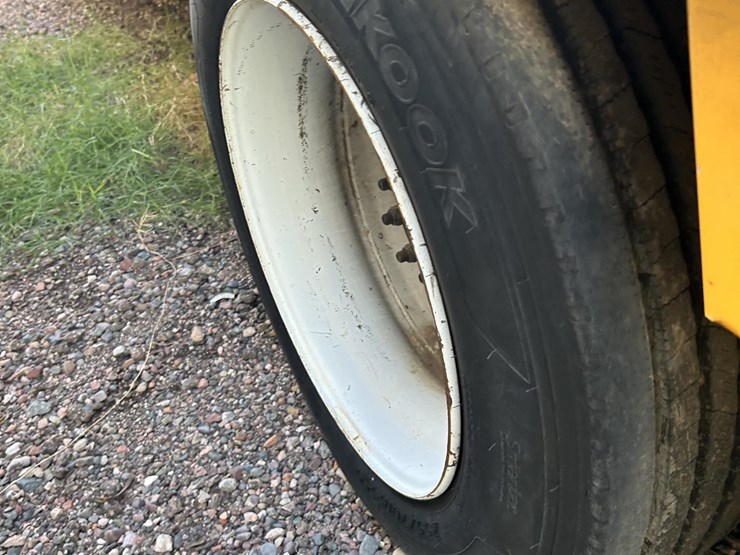 2001-international-4700-image-17