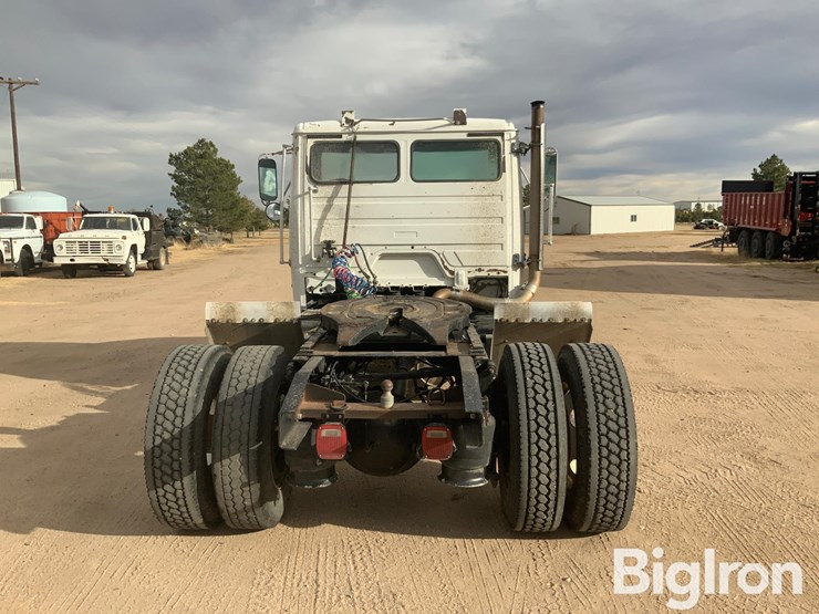 1998-freightliner-fl70-image-6