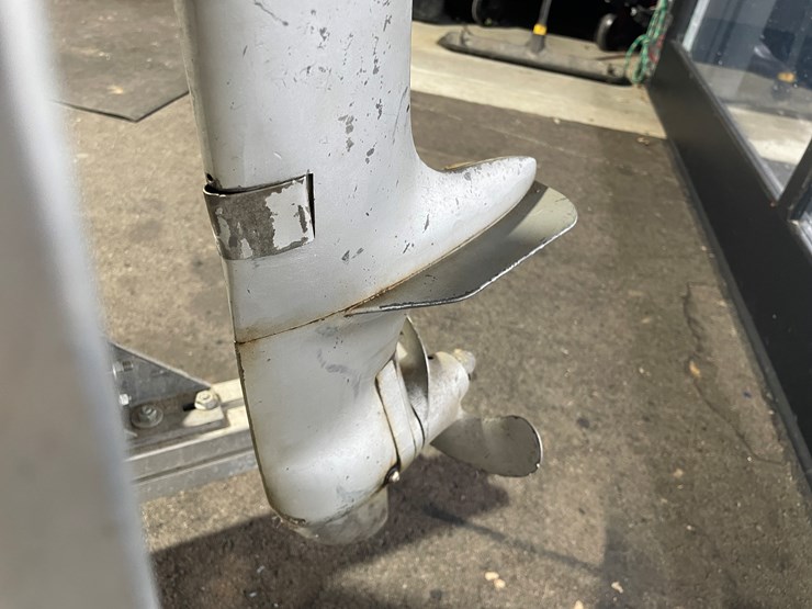 #3835-•-hiawatha-vintage-outboard-boat-motor-image-11