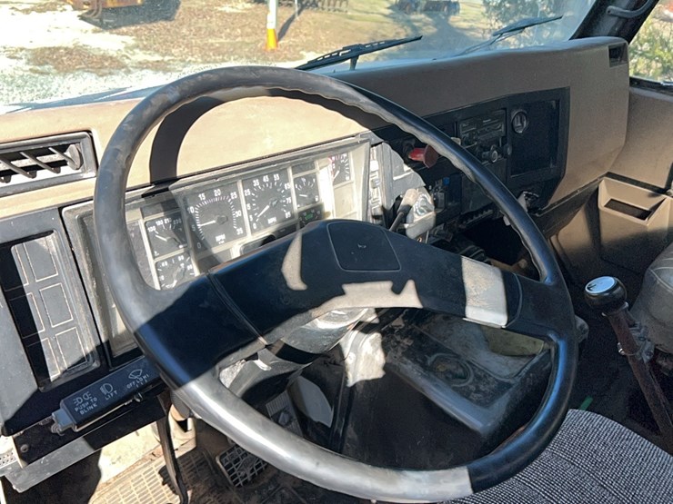 1989--intl-tractor-trailer,-477,369-miles,-diesel-l10-cummings-engine,-title-in-hand;-located-at-7241-roxbury-rd,-charles-city,-va,-please-call-804.837.9940-or-804.651.4404-with-questions-image-28