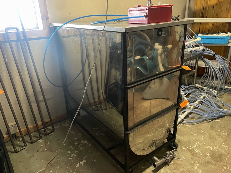 #6180-•-cdl-stainless-steel-tank-with-high-and-low-gauges-image-1