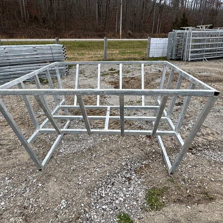 #1032 • Hay Cradle