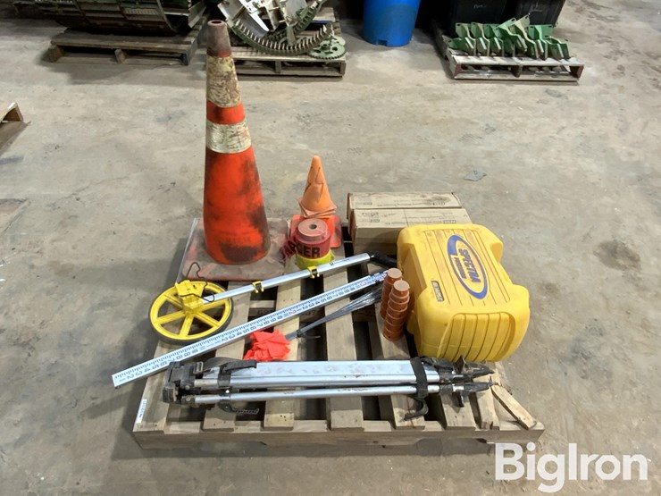 spectra-precision-gl1425c-laser-level-&-safety-equipment-image-4