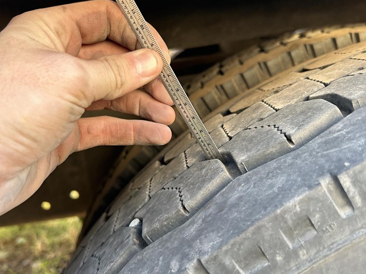 2007-freightliner-business-class-m2-106-image-15