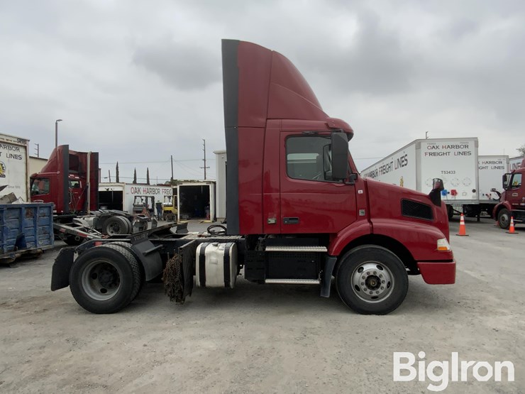 2017-volvo-vnm42t-s/a-truck-tractor-image-4