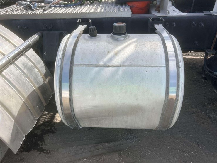 2016-peterbilt-579-image-31