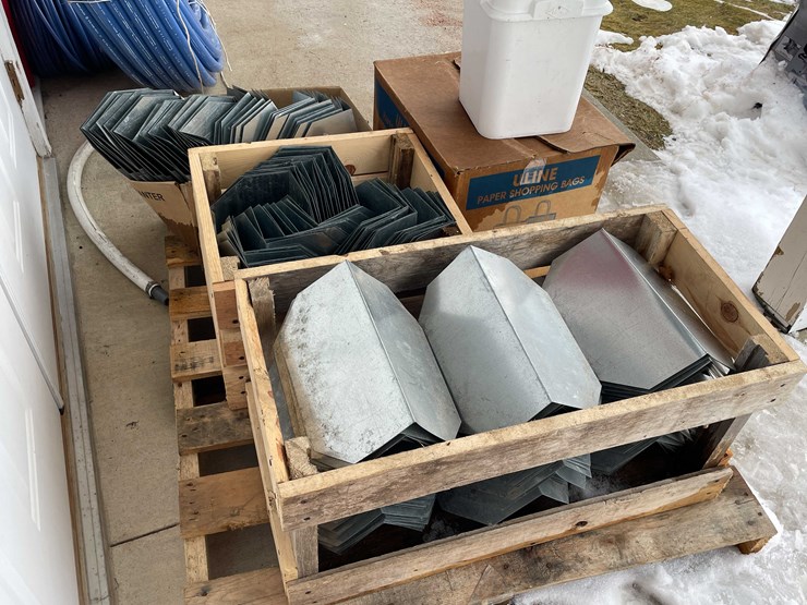 #3541-•-pallet-of-bucket-covers-image-5