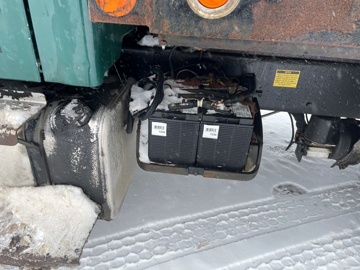 #400-•-2006-sterling-straight-truck-(has-wi-title)-image-25