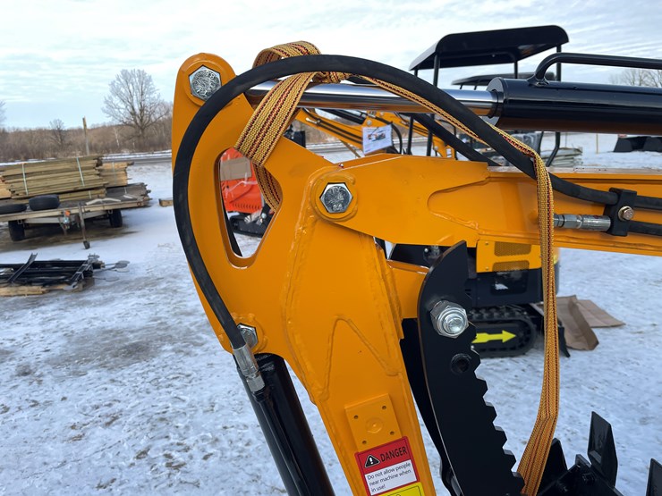 #200-•-miva-va15-mini-excavator-image-29