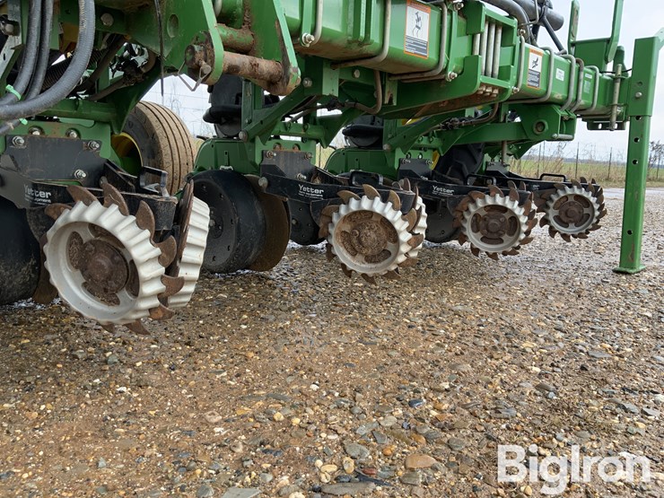 2015-john-deere-1725-image-15