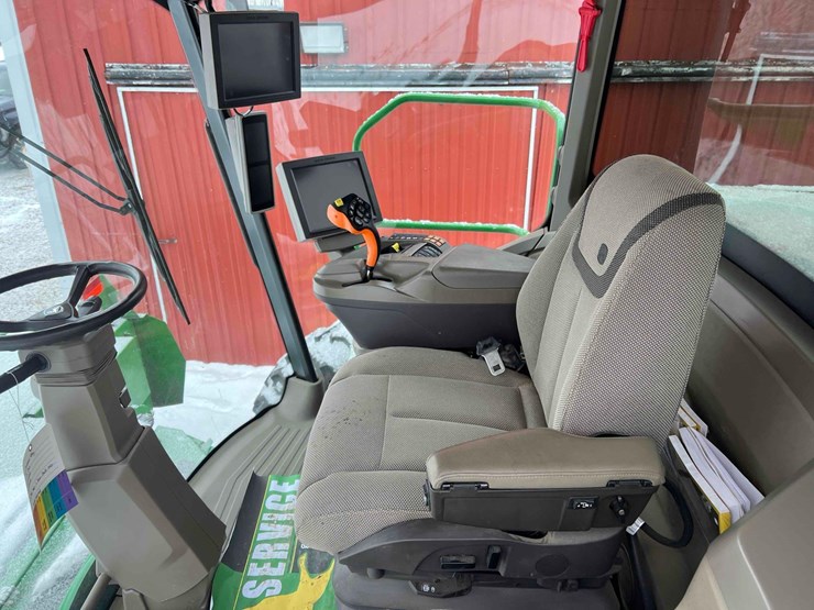 2024-john-deere-w235r-image-34