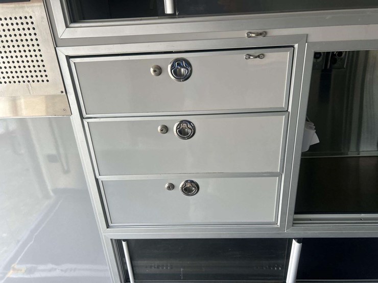 2013-ford-f550-image-23