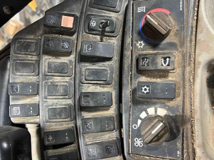 2014-case-521f-image-12