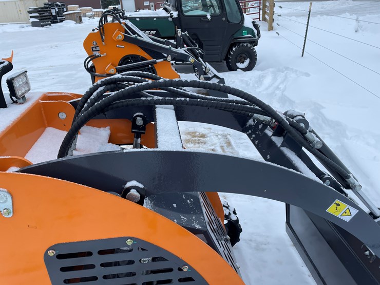 #309-•-new-land-hero-mini-skid-steer-loader-image-11