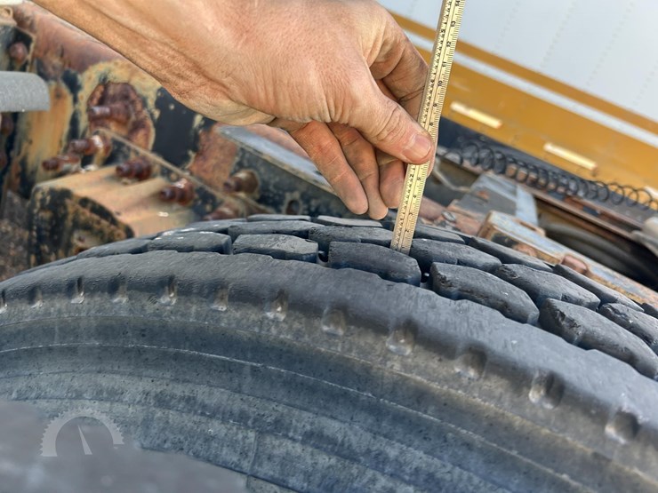 1999-volvo-vnl64t770-image-56