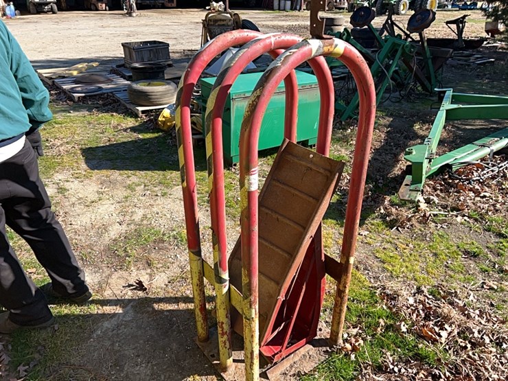 tire-rack-and-ramps;-located-at-7241-roxbury-rd,-charles-city,-va,-please-call-804.837.9940-or-804.651.4404-with-questions-image-3