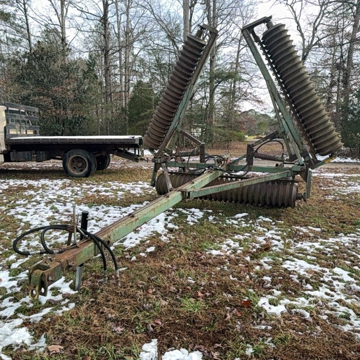 24 FT FOLDING 3 SECTION CULTIPACKER PULL, BRILLION; LOCATED AT 7241 ROXBURY RD, CHARLES CITY, VA, PLEASE CALL 804.651.4404 WITH QUESTIONS