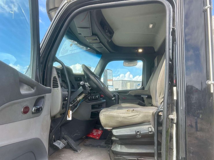 2016-peterbilt-579-image-8
