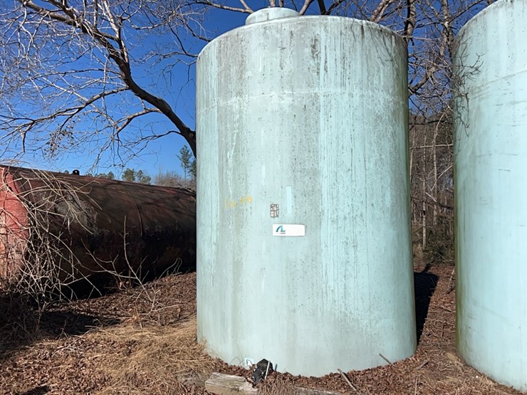 5000-gal-fertilizer-tanks,-poly;-located-at-7241-roxbury-rd,-charles-city,-va,--please-call-804.837.9940-or-804.651.4404-with-questions-image-1