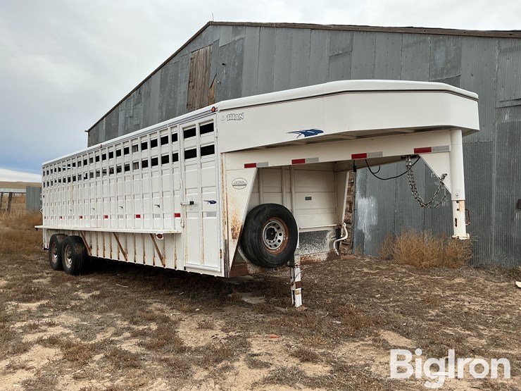 2010-titan-trailer-image-3