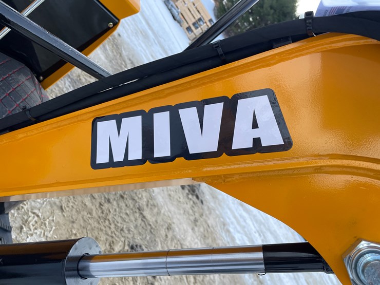 #200-•-miva-va15-mini-excavator-image-11