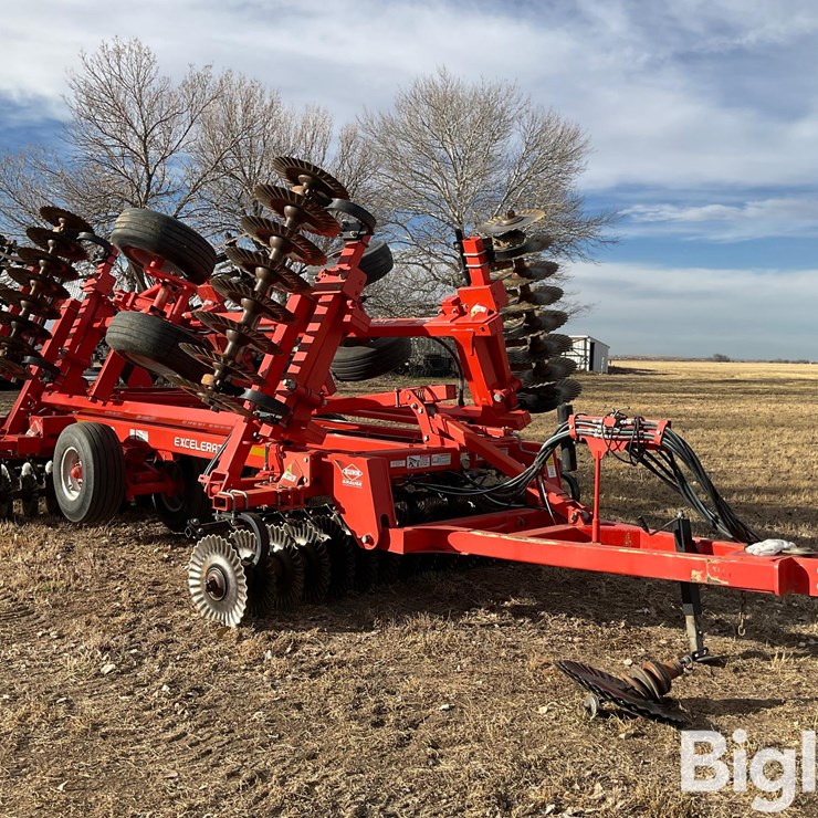 2015 KUHN 8000 Excelerator Vertical Tillage Tool