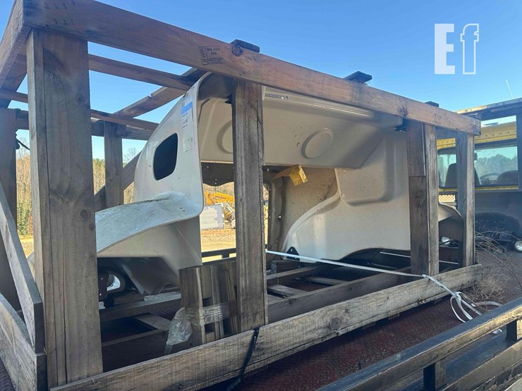 2008-peterbilt-335-image-18