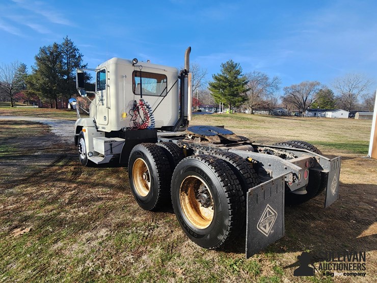 1997-freightliner-fld120-image-7