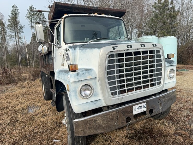 1982-ford-8000-image-5