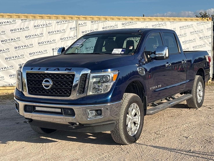 2016-nissan-titan-image-1