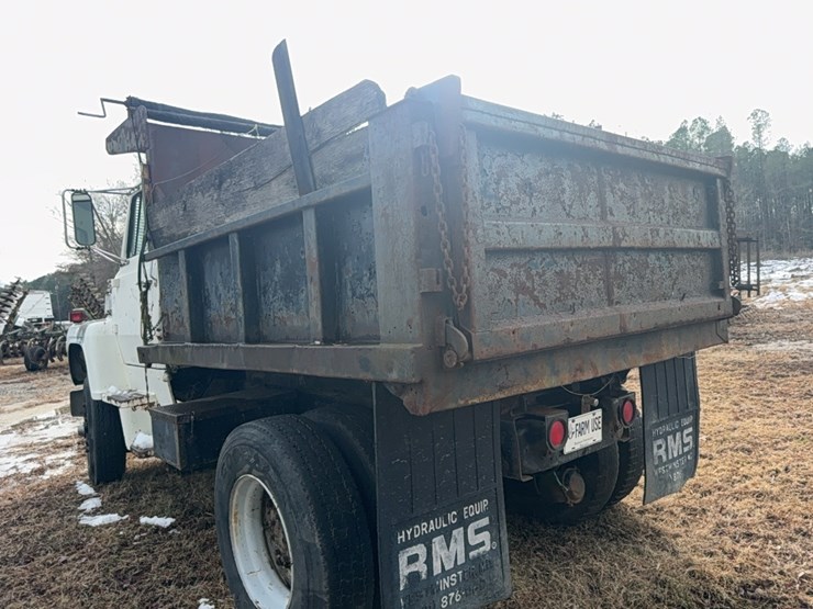 1982-ford-8000-image-30