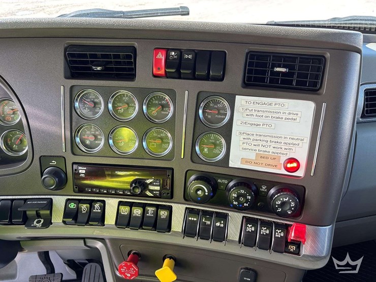 2019-kenworth-t880-image-35