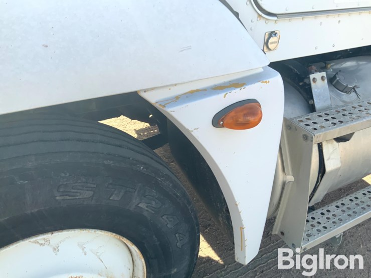 1999-freightliner-fld120-image-14