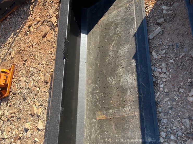 swict-66in-skid-steer-bucket-image-1