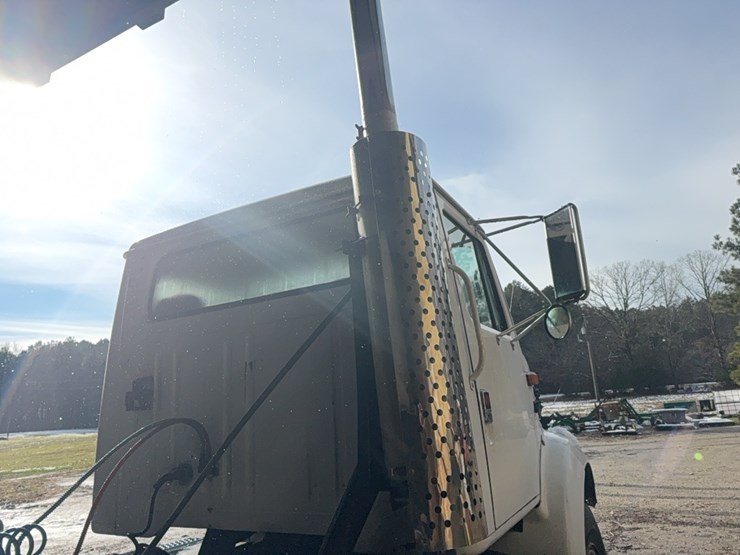 1989--intl-tractor-trailer,-477,369-miles,-diesel-l10-cummings-engine,-title-in-hand;-located-at-7241-roxbury-rd,-charles-city,-va,-please-call-804.837.9940-or-804.651.4404-with-questions-image-10