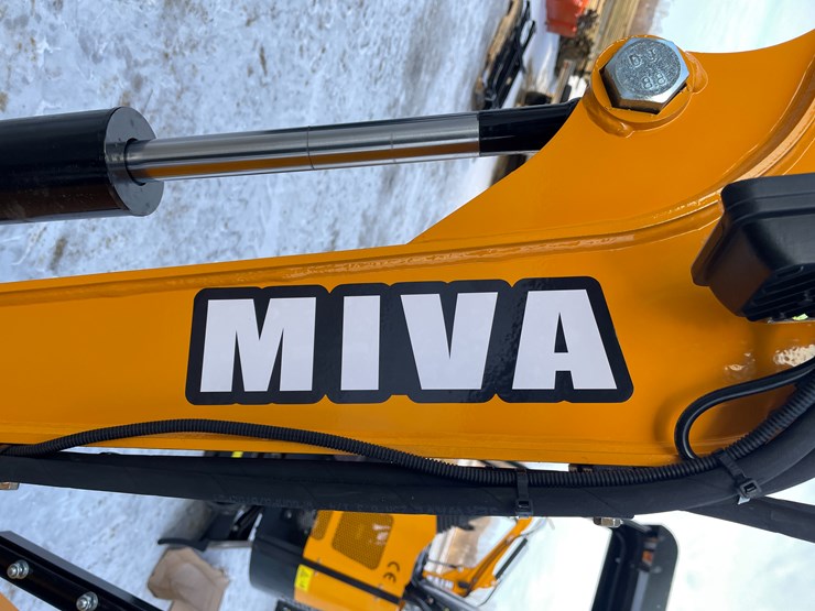 #200-•-miva-va15-mini-excavator-image-9