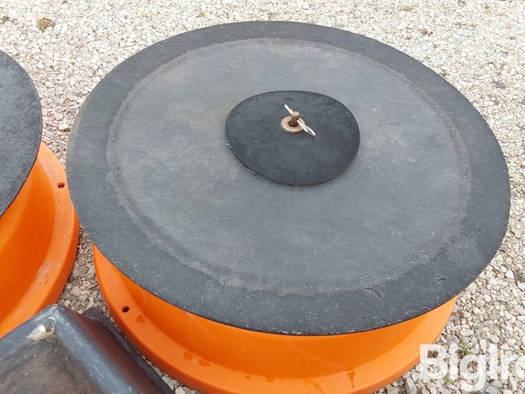 b-w-poly-mineral-feeders-image-11