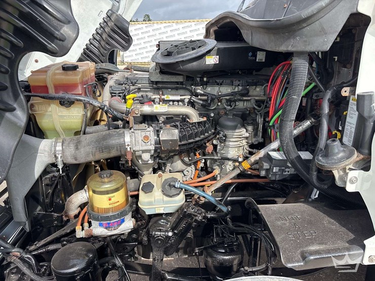 2014-freightliner-cascadia-125-image-15