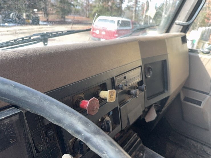 1989--intl-tractor-trailer,-477,369-miles,-diesel-l10-cummings-engine,-title-in-hand;-located-at-7241-roxbury-rd,-charles-city,-va,-please-call-804.837.9940-or-804.651.4404-with-questions-image-23