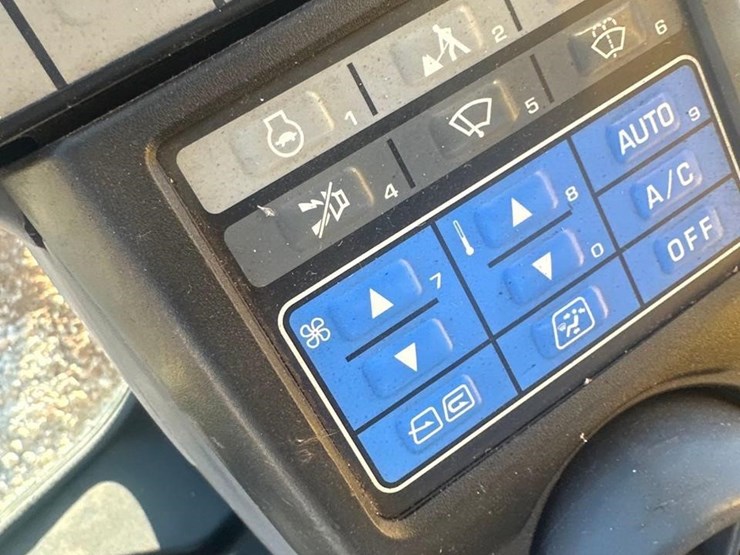 2021-komatsu-pc210-lc-11-image-40