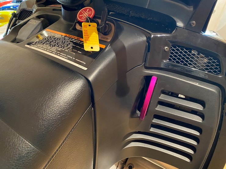 #3790-•-1992-yamaha-v-max-4-snowmobile-image-12