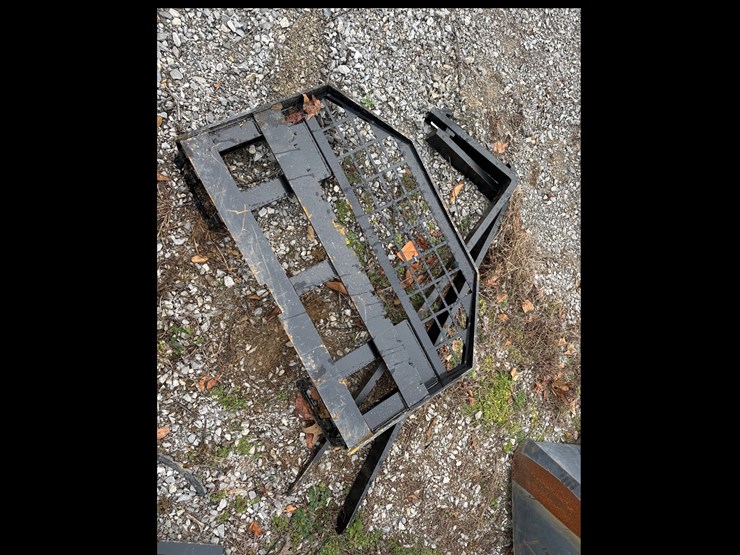 #1006-•-quick-attach-pallet-forks-60”-forks-image-1