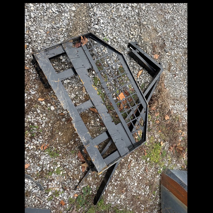 #1006 • Quick Attach Pallet Forks 60” Forks